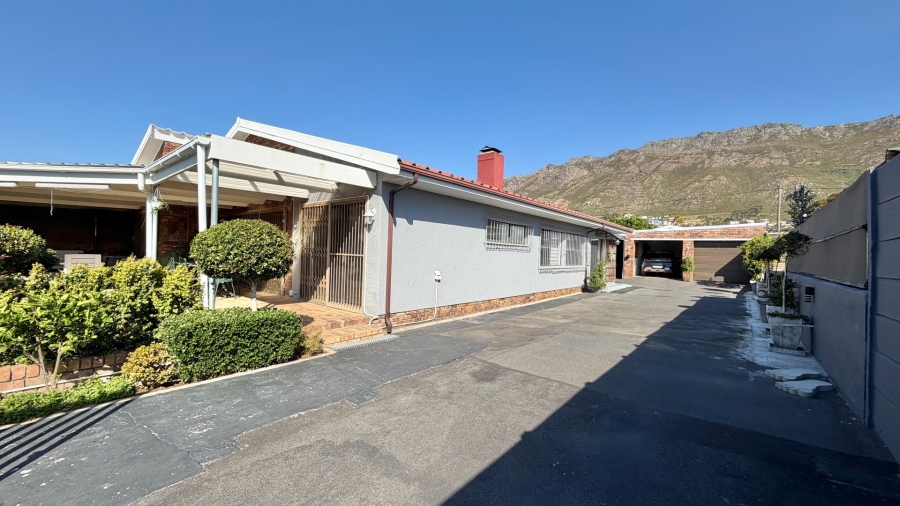 5 Bedroom Property for Sale in Winslow Western Cape